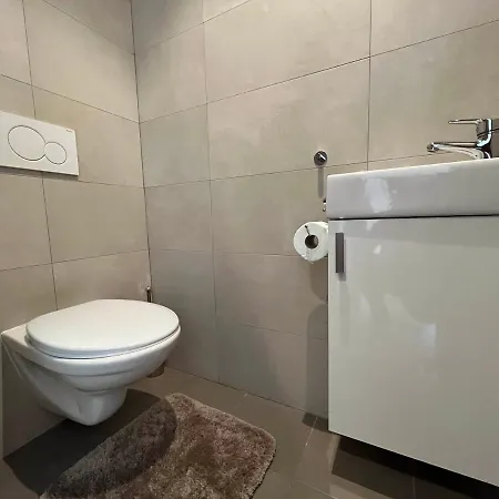 Elegant Escape I - Centre