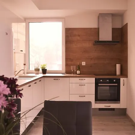 Elegant Escape I - Centre Апартаменты Братислава