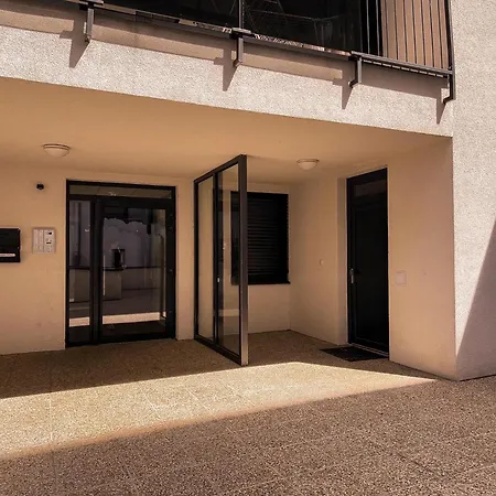 Elegant Escape I - Centre Apartment