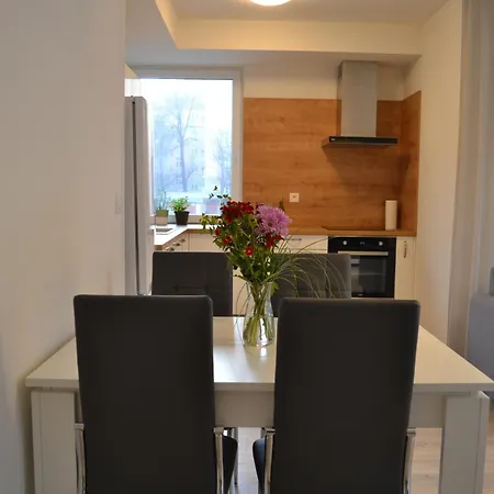 Elegant Escape I - Centre