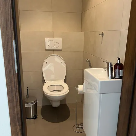 Elegant Escape I - Centre & Free Parking Apartament