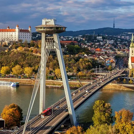 Elegant Escape I - Centre & Free Parking Apartament