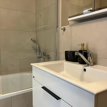 Apartment Elegant Escape I - Centre & Free Parking Pressburg