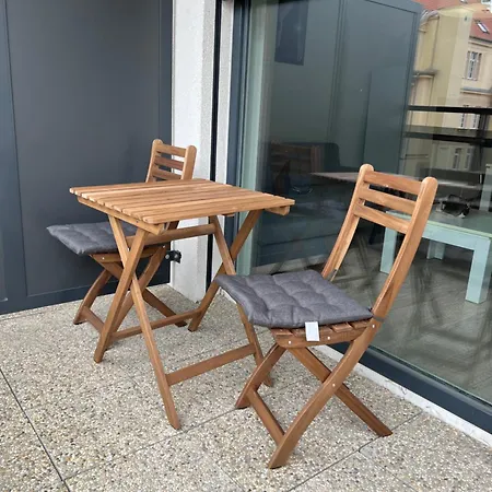 Elegant Escape I - Centre & Free Parking Apartment Pressburg
