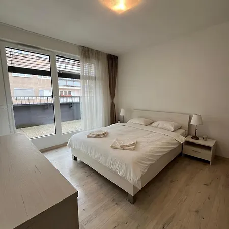 Apartment Elegant Escape I - Centre & Free Parking Pressburg